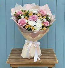 Букет цветов из:  Гвоздики, Орхидеи и Розы в Тавде