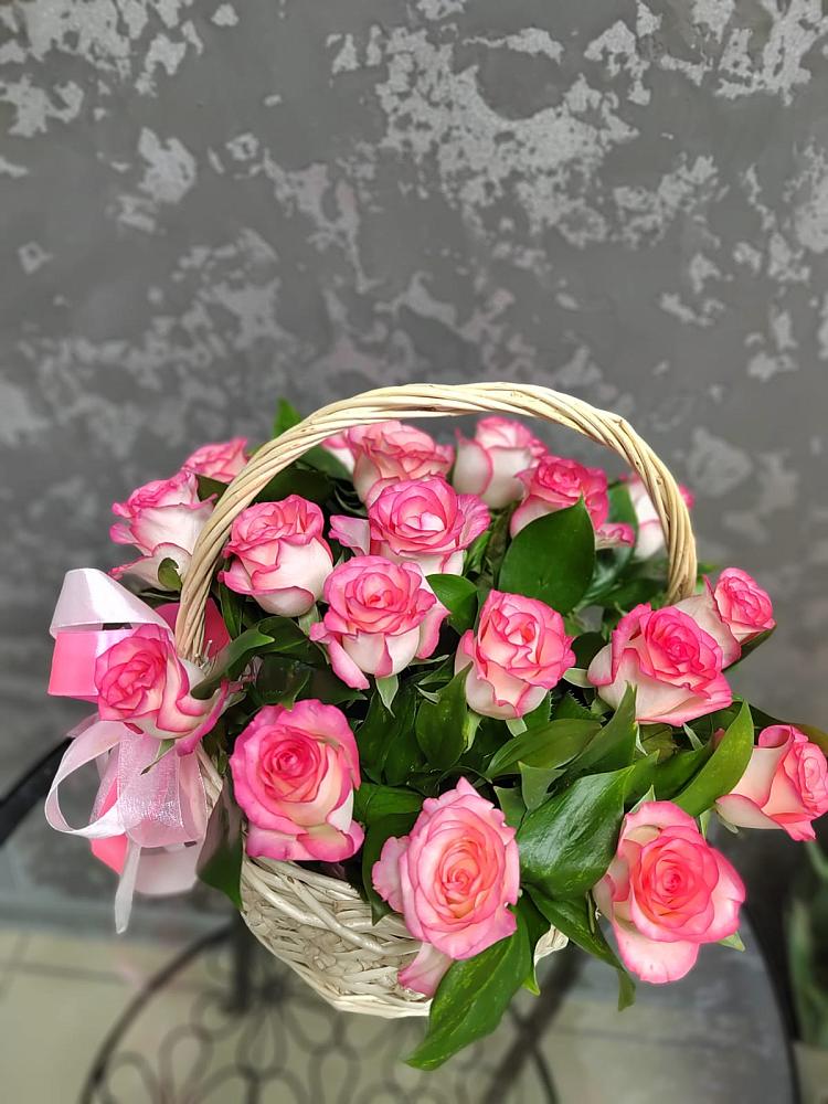 Цветочная композиция из Розы в корзине в Тавде