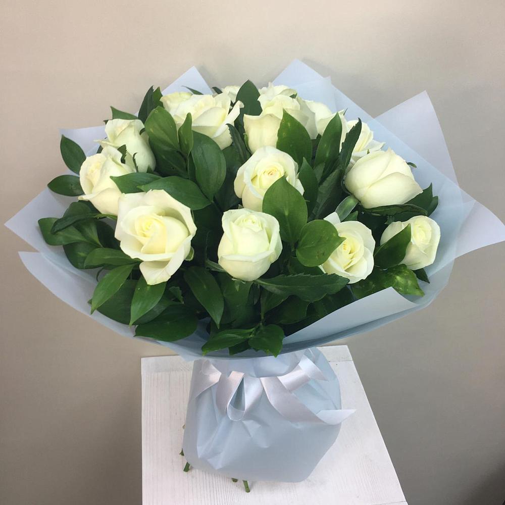 Букет 15 Белых роз Проуд в Тавде