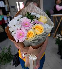 Букет цветов из:  Герберы, Розы и Хризантемы в Тавде
