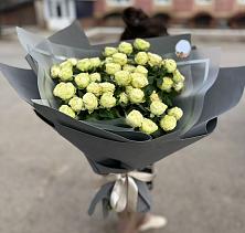Букет Белые кустовые розы Солинеро в Тавде