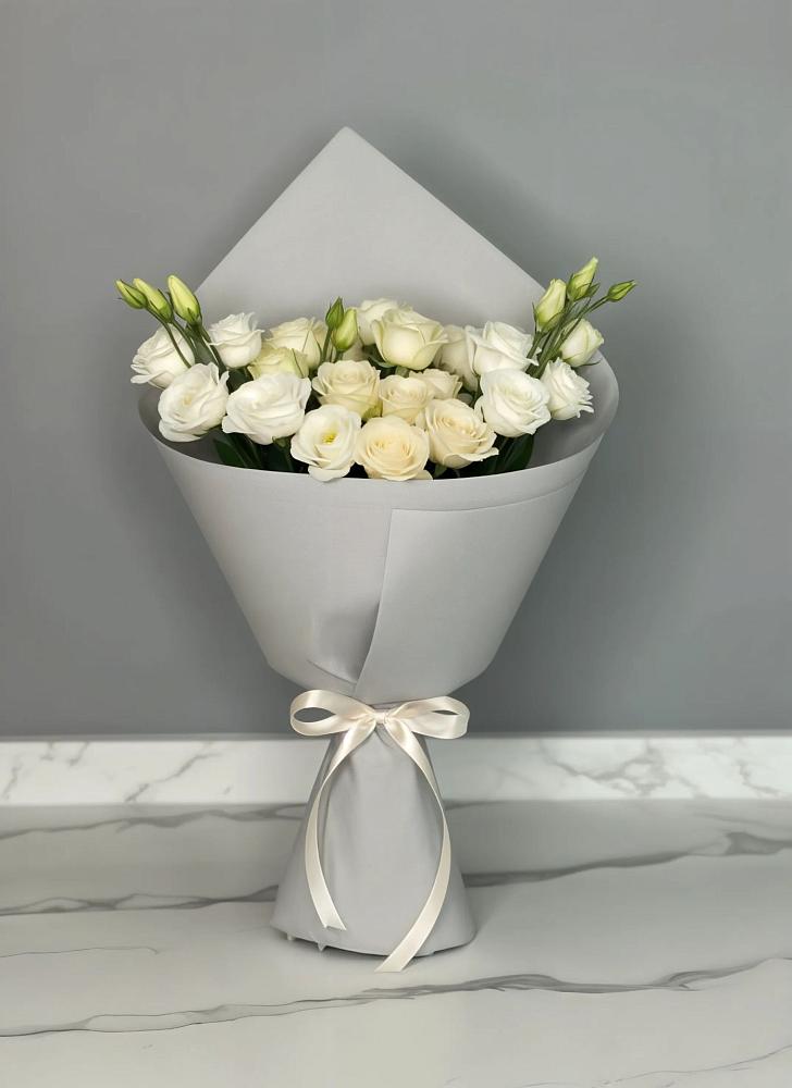 Букет цветов из: Розы и Лизиантусы в Тавде