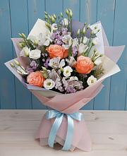 Букет цветов из:  Лизиантусы, Розы, Альстромерии и Гипсофила в Тавде
