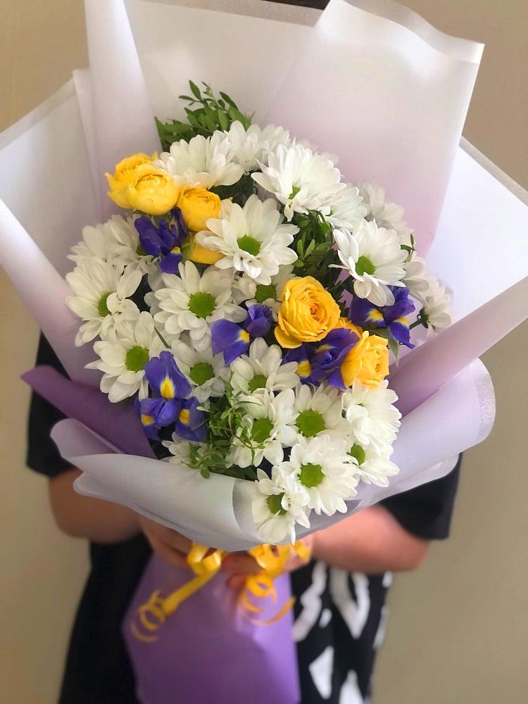 Букет цветов из: Ирисы, Хризантемы и Розы в Тавде