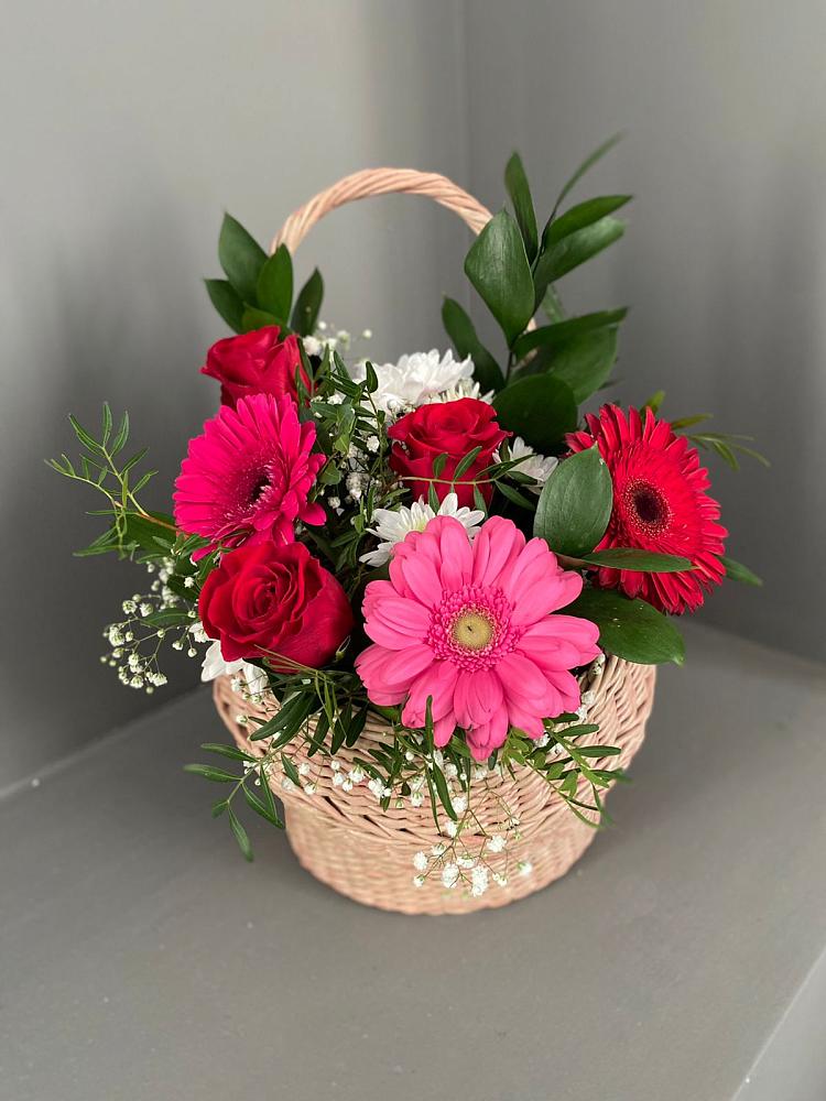 Цветочная композиция из Розы, Хризантемы и Герберы в корзине в Тавде