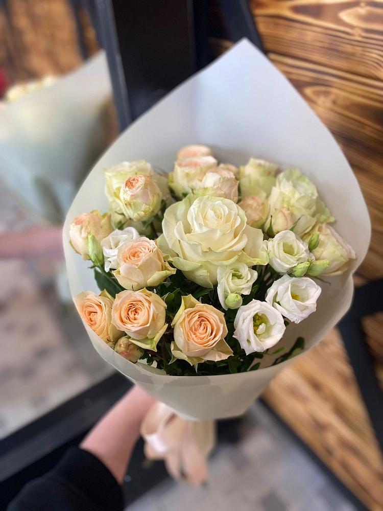 Букет цветов из: Розы и Лизиантусы в Тавде